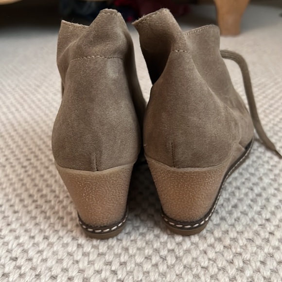 JCrew women’s platform Chukka boot - Picture 3 of 4